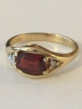 Vintage 10K gold red burgundy garnet and white diamonds 3 stone ring size 7
